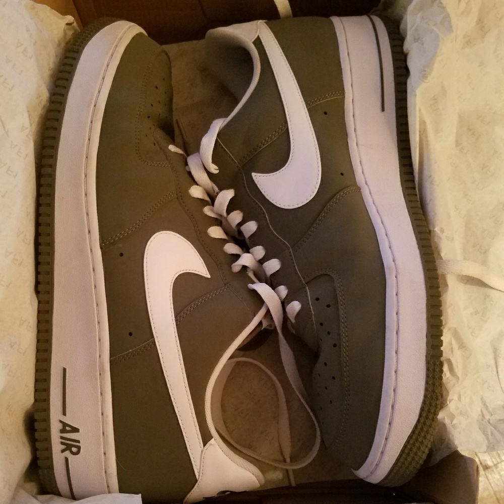 NIKE Air Force 1 - Men's Size 12